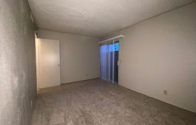 2 beds, 1 bath, $1,595