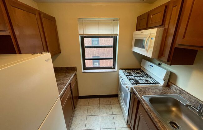 1 bed, 1 bath, 600 sqft, $1,139, Unit 5631 Rippey St. #B5