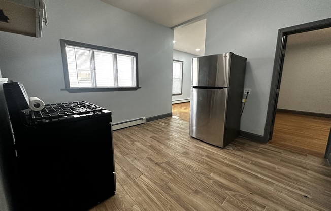 3 beds, 1 bath, 1,251 sqft, $3,200, Unit 1