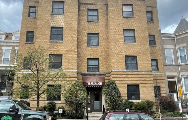 Recently Renovated 1 bedroom apartment in Columbia Heights