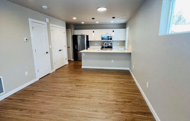 3 beds, 2.5 baths, 1,290 sqft, $2,195, Unit B