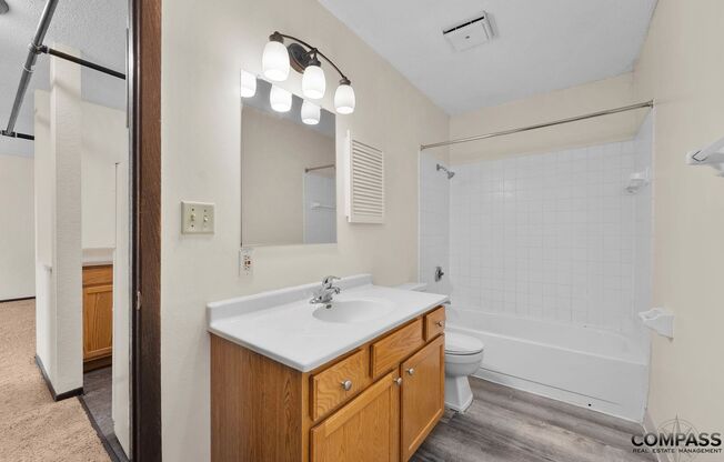 1 bed, 1 bath, 709 sqft, $1,045, Unit 2215-325