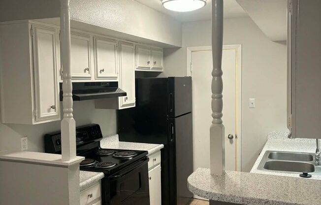 2 beds, 1 bath, 925 sqft, $999, Unit 03-0303