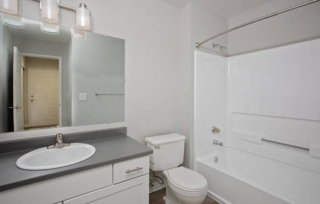 Outlook16 Bathroom with Bathtub