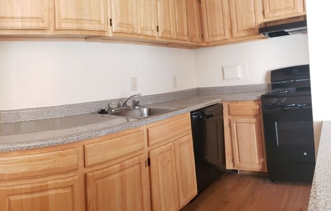 2 beds, 1.5 baths, 1,050 sqft, $1,900, Unit 3351 #302