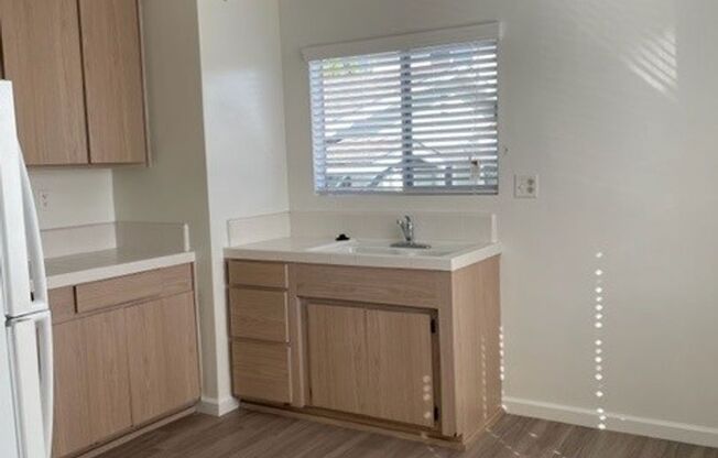 1 bed, 1 bath, 700 sqft, $2,400