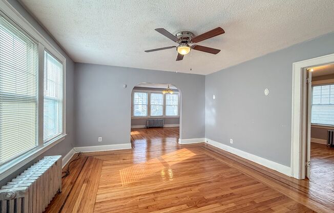 2 beds, 1 bath, 574 sqft, $1,995, Unit 257 Sheffield Ave Unit 1