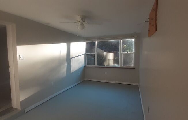 3 beds, 1 bath, $1,595