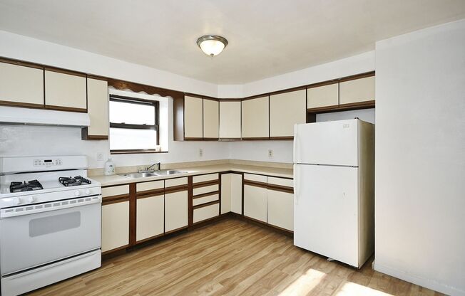 2 beds, 1 bath, $1,000, Unit Unit 1