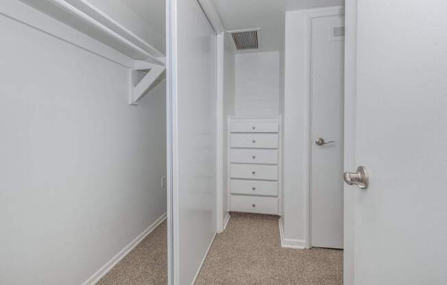 Welcome to Country Club Apartments