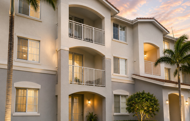 3 beds, 2 baths, 1,079 sqft, $2,600, Unit 13770-204