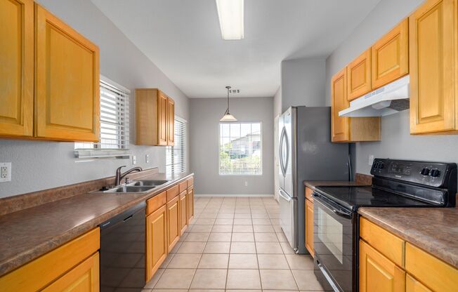Charming 3-Bed, 2-Bath Home near Riggs Rd & Cooper Rd - Enjoy Golf & Amenities!