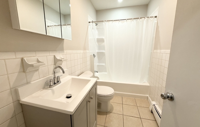 1 bed, 1 bath, $2,200, Unit 4