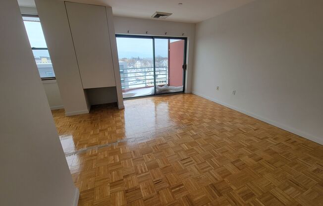 Studio Available Near North Quincy T With Parking