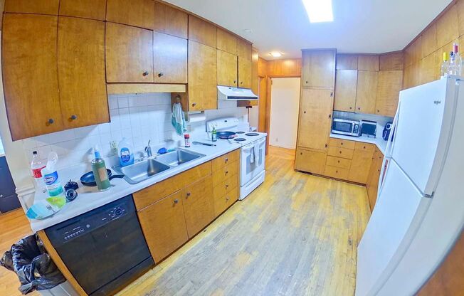 5 beds, 3 baths, $2,295