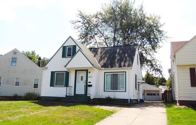 3 Bed - 2 Full Bath Cape Cod for Rent!