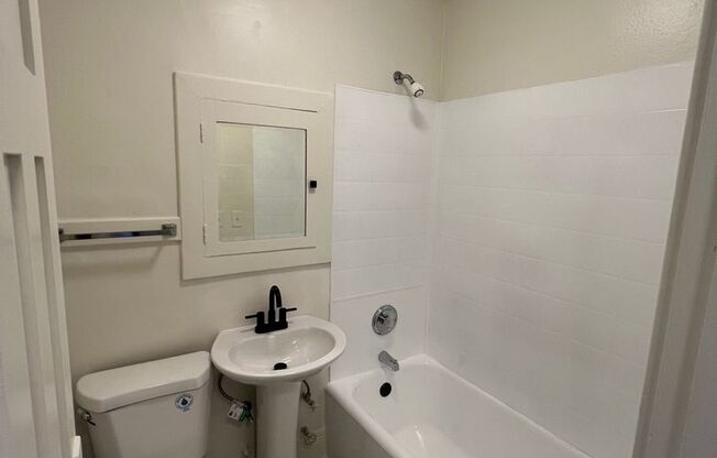 Studio, 1 bath, 360 sqft, $1,395, Unit 108