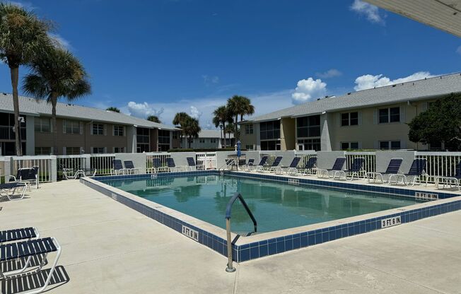 2 beds, 2 baths, $1,350, Unit # #J 102