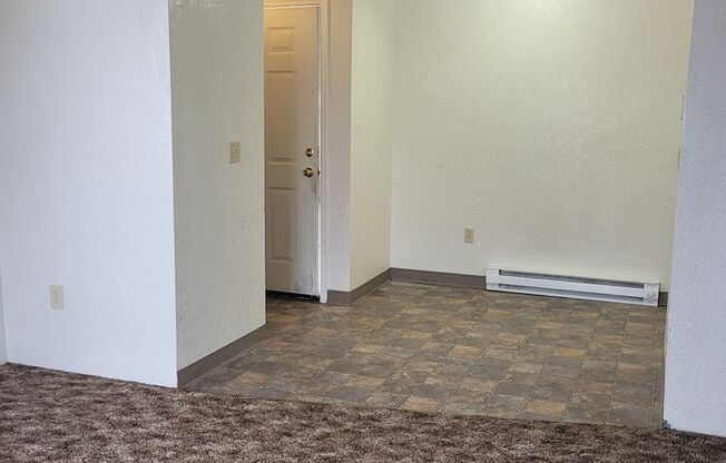 1 bed, 1 bath, 550 sqft, $895, Unit 523#28