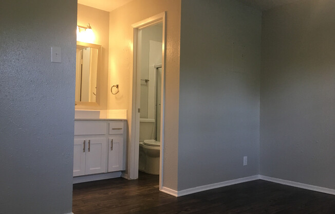 Studio, 1 bath, 380 sqft, $1,095, Unit 201