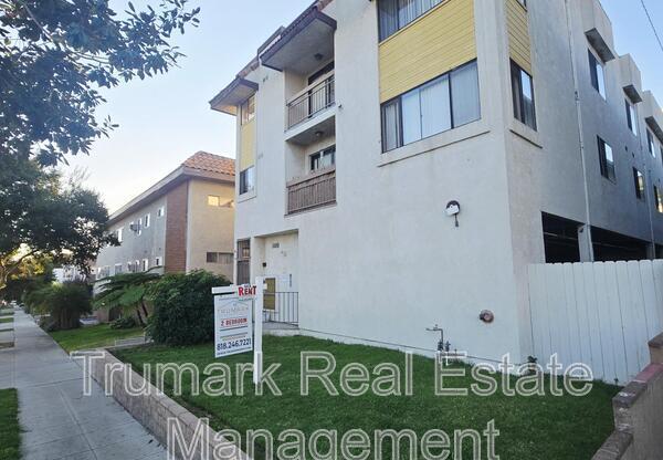 553 E ORANGE GRV AVE