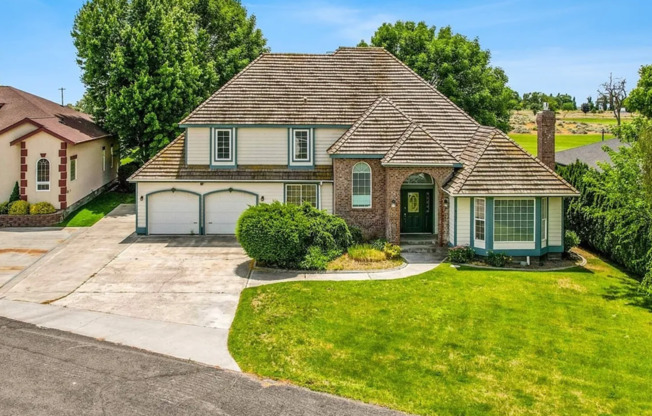 Home on the Moses Lake Gold Club Golf Course