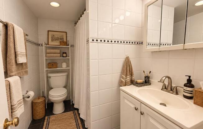 521 W 122 ST