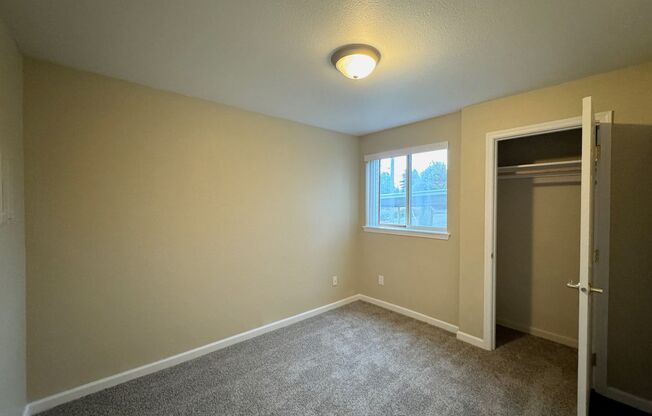 Lovely 2 Bedroom Condo in Hampton Village Tacoma!