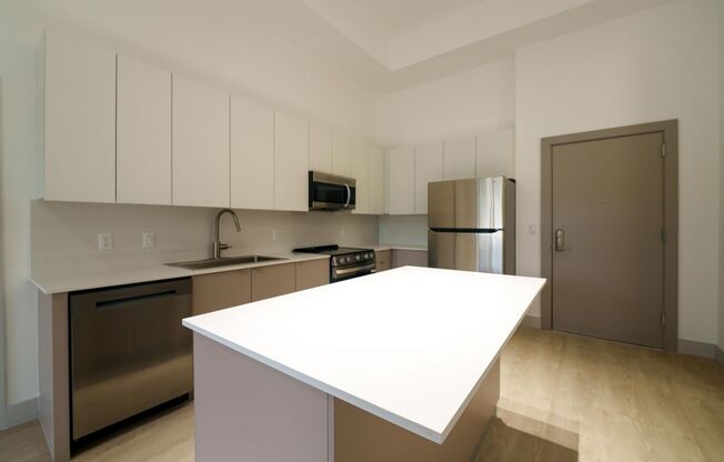 3 beds, 2 baths, 1,348 sqft, $2,622, Unit 114
