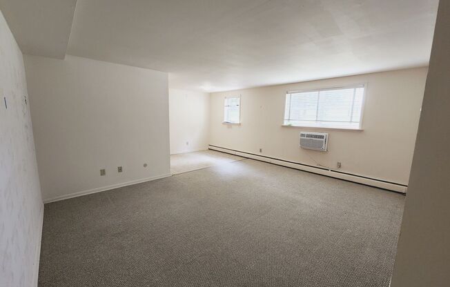 1 bed, 1 bath, 454 sqft, $1,275, Unit H-14