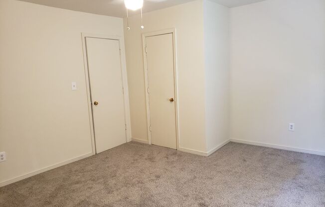 2 beds, 1 bath, 960 sqft, $995