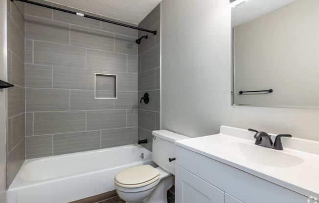 2 beds, 1 bath, 1,044 sqft, $1,100, Unit 812