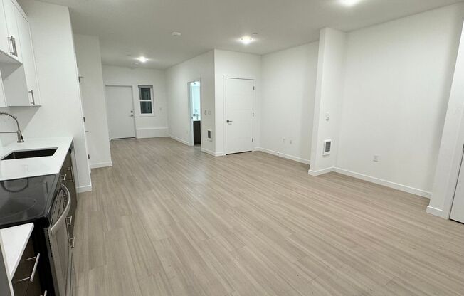 Studio, 1 bath, 553 sqft, $1,295, Unit 109