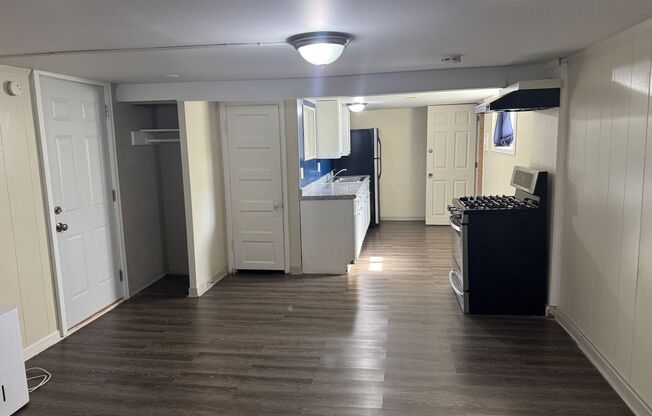 1 bed, 1 bath, $900