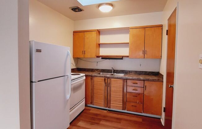 1 bed, 1 bath, 700 sqft, $2,195, Unit 12