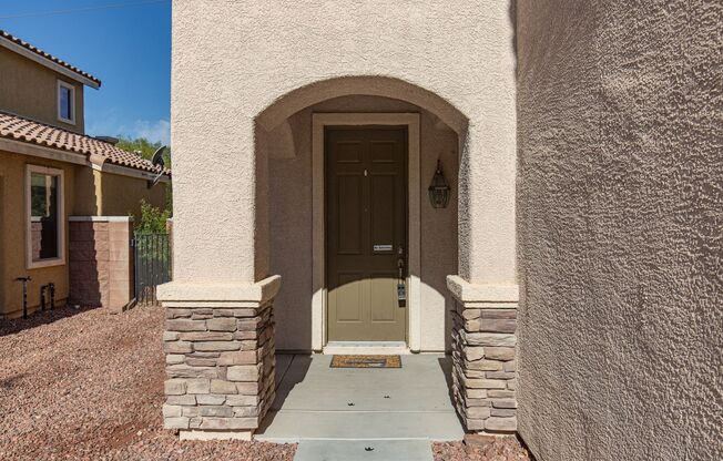 HUGE 4 BEDROOM, 2.75 BATH HOME IN NORTH WITH POOL & SPA