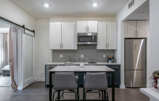 Studio, 1 bath, 337 sqft, $1,960, Unit 315