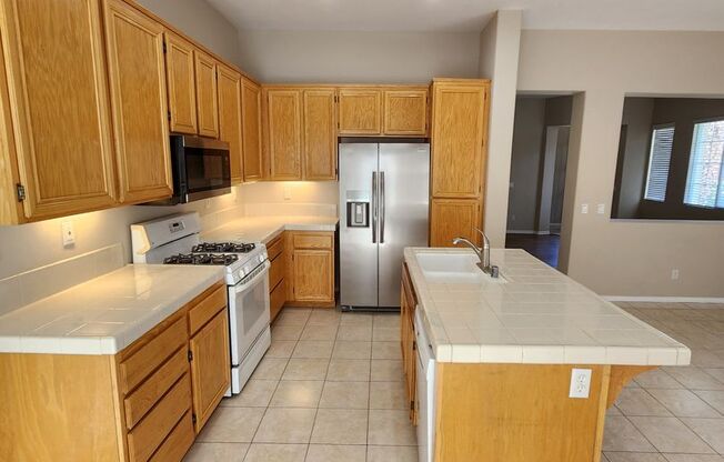 Scripps Ranch - Miro/Ravel Community - End Unit - 2 Car Garage - Central AC