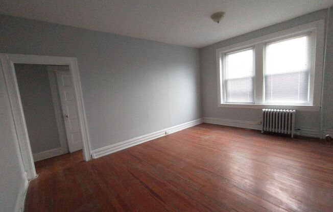 3 beds, 1 bath, 5 sqft, $1,675, Unit 3B
