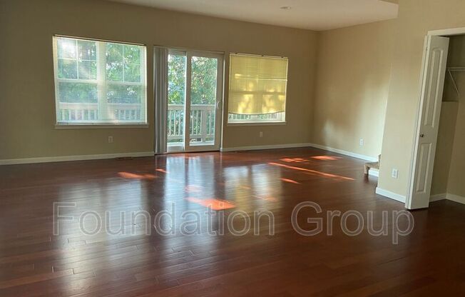 150 S 152 ST
