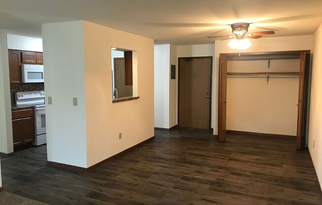 2 beds, 1.5 baths, 1,040 sqft, $1,800, Unit 3172-101