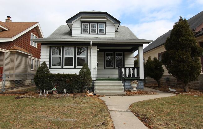 3 Bedroom 1.5 Bath West Allis House for Rent