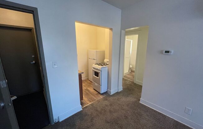 1 bed, 1 bath, 350 sqft, $695, Unit 3