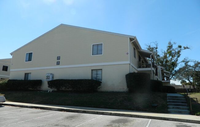 1 Bed / 1 Bath Condo with Balcony – Seminole County – Water Included!