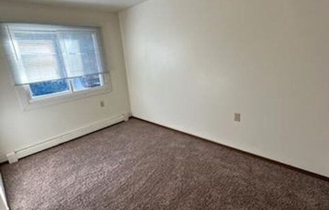 1 bed, 1 bath, $700, Unit 615-30