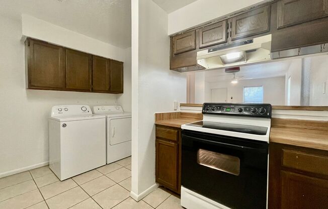 2 beds, 1 bath, 832 sqft, $1,050