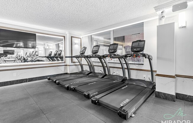1 bed, 1 bath, $4,400, Unit 21E