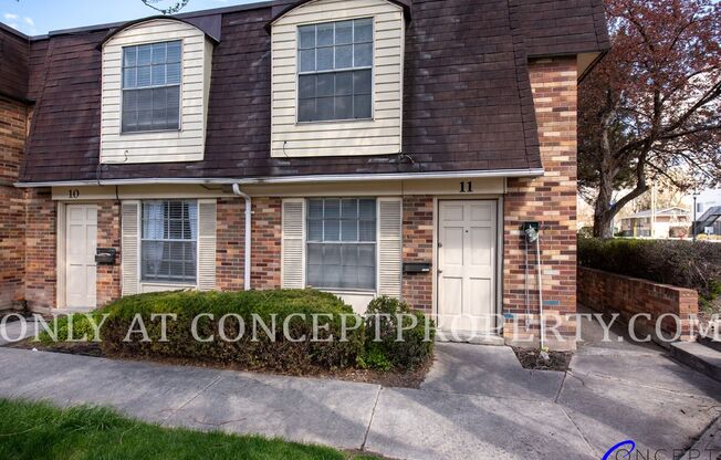 2 beds, 1 bath, 920 sqft, $1,249, Unit 32