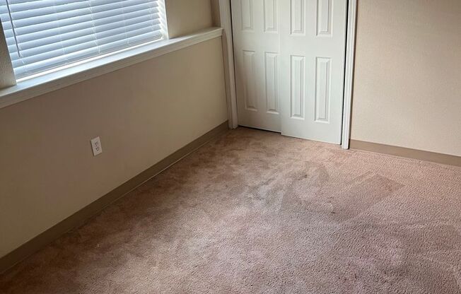 2 beds, 1 bath, 754 sqft, $1,577, Unit 137-210