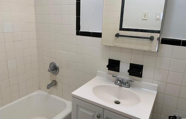 1 bed, 1 bath, $2,695, Unit D1